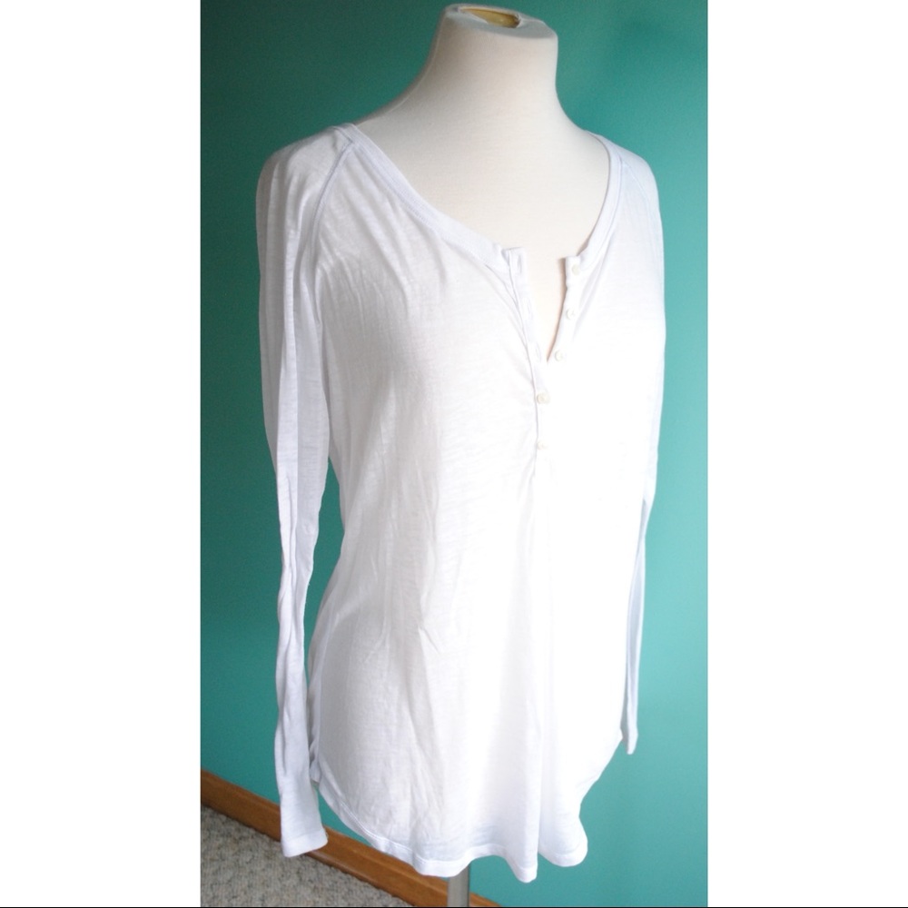 🌨 Gap Long Sleeve Tee